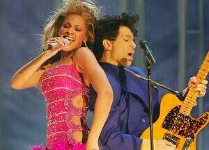 Prince and Beyonce perform at the 46th Grammys in 2004