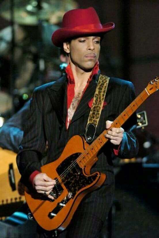 Prince performs at The Rock & Roll Hall of fame in 2004