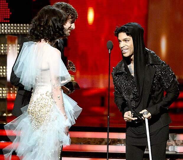 Prince congratulates Gotye and Kimbra, winners of The Grammy for "Record of the Year" for the song "Somebody That I Used to Know"