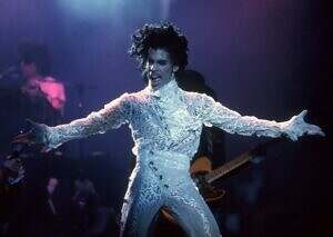 Prince performs "Baby I'm a Star" at The Grammys in 1985
