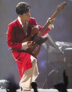 Prince on the "Musicology" World Tour of 2004