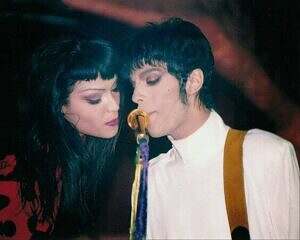 Prince and Mayte sing on tour 1995