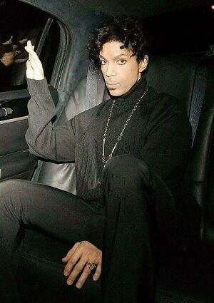 Prince in a limo, 2004