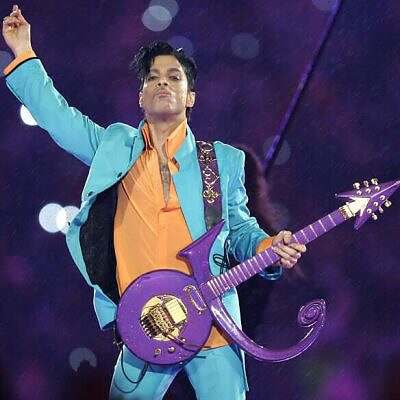 Prince performs at Super Bowl 41 in 2007